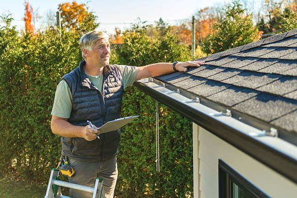 Professional Roofing technician working in Florida, FL